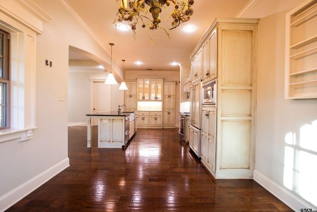 2238 Thornwood Dr., Tyler, TX 75703