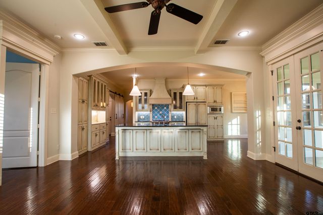 2238 Thornwood Dr., Tyler, TX 75703