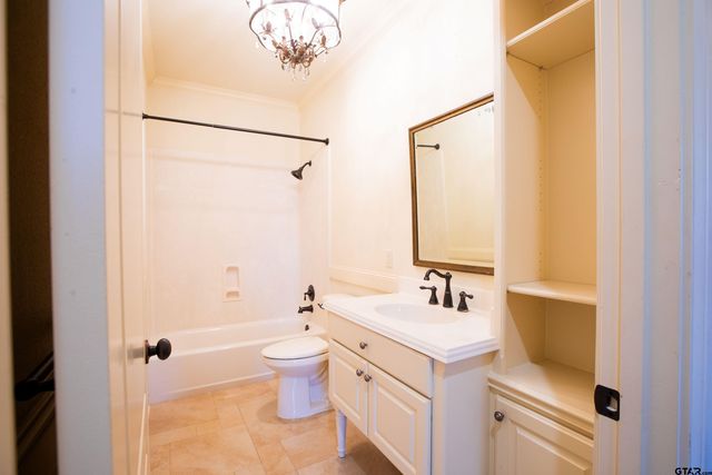 2238 Thornwood Dr., Tyler, TX 75703