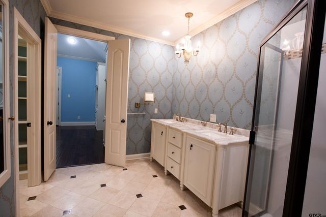 2238 Thornwood Dr., Tyler, TX 75703