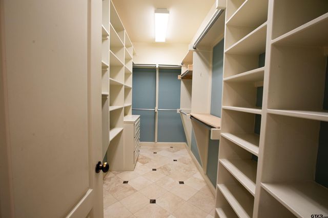 2238 Thornwood Dr., Tyler, TX 75703