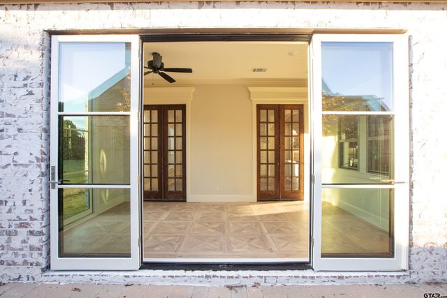 2238 Thornwood Dr., Tyler, TX 75703