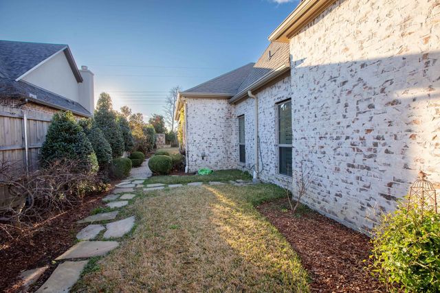 2238 Thornwood Dr., Tyler, TX 75703