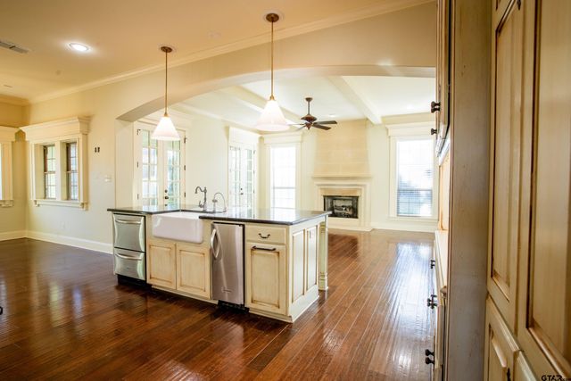 2238 Thornwood Dr., Tyler, TX 75703