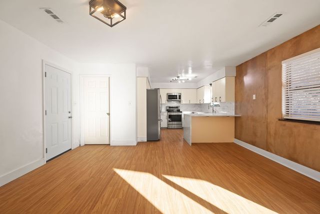 2648 N Wakefield Place, Fayetteville, AR 72703