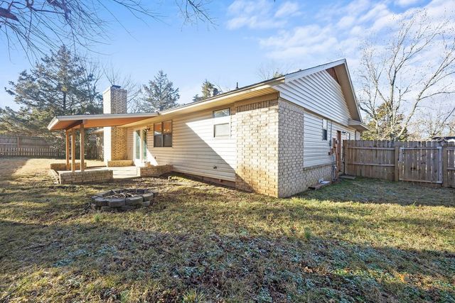 2648 N Wakefield Place, Fayetteville, AR 72703