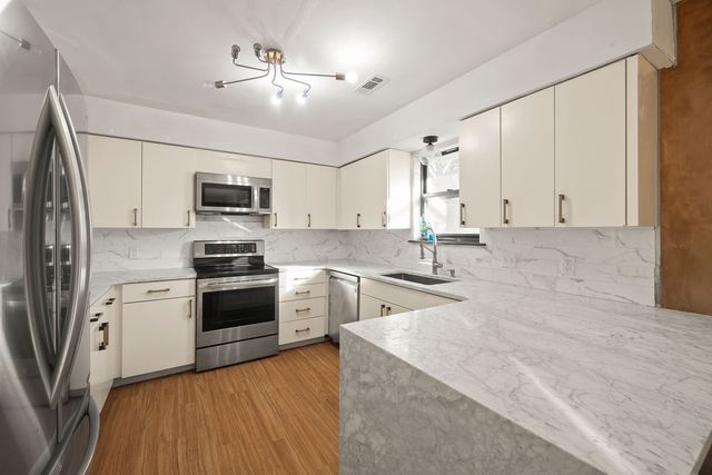 2648 N Wakefield Place, Fayetteville, AR 72703