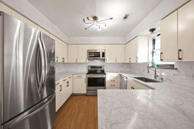 2648 N Wakefield Place, Fayetteville, AR 72703