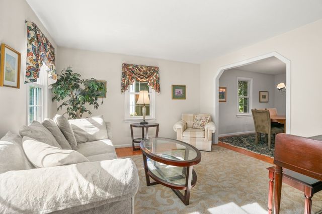 169 Pilgrim Dr, Holden, MA 01520
