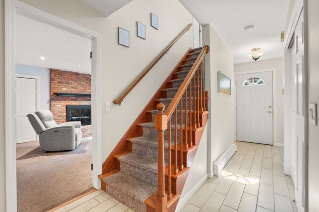 169 Pilgrim Dr, Holden, MA 01520