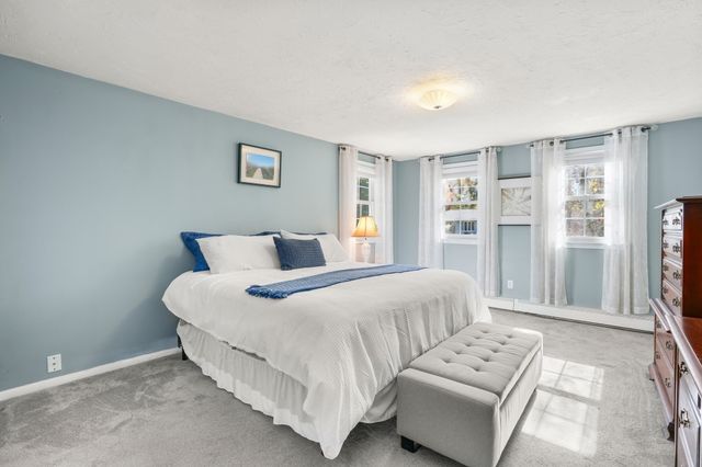 169 Pilgrim Dr, Holden, MA 01520