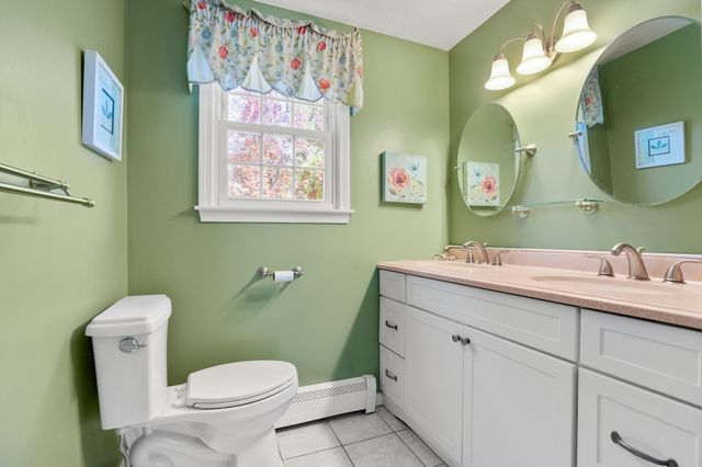 169 Pilgrim Dr, Holden, MA 01520