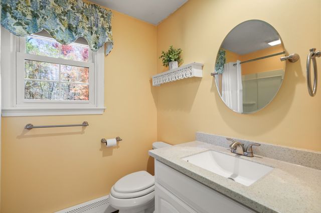 169 Pilgrim Dr, Holden, MA 01520