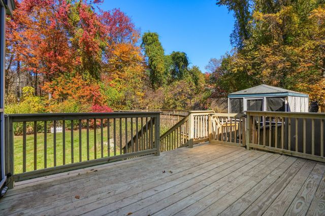 169 Pilgrim Dr, Holden, MA 01520