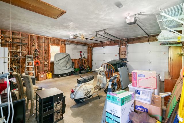 169 Pilgrim Dr, Holden, MA 01520
