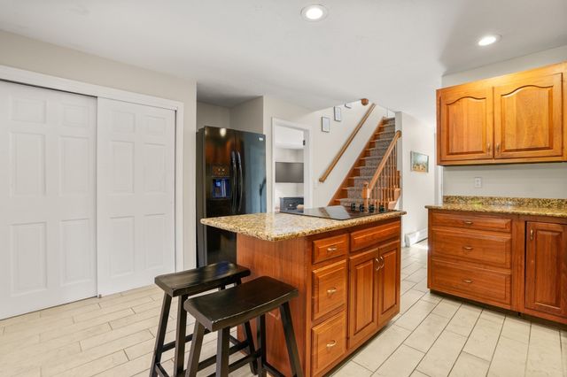 169 Pilgrim Dr, Holden, MA 01520
