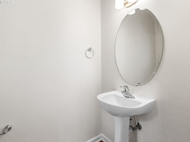 116 W 24TH St, Vancouver, WA 98660