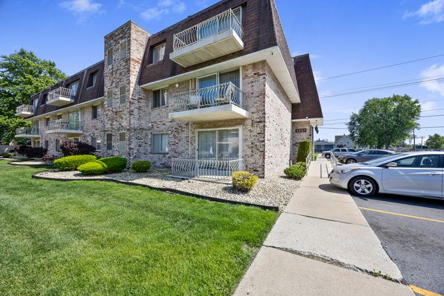 3237 S Manor Drive 110, Lansing, IL 60438