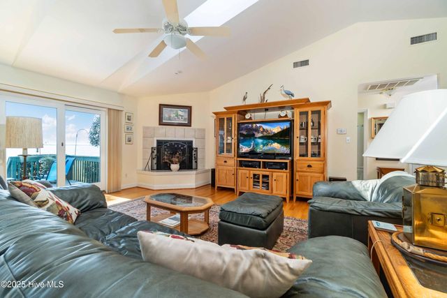 6042 Dolphin Road, Oriental, NC 28571