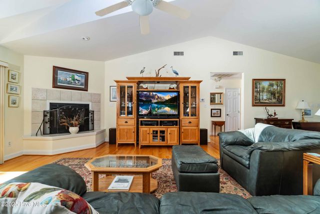 6042 Dolphin Road, Oriental, NC 28571