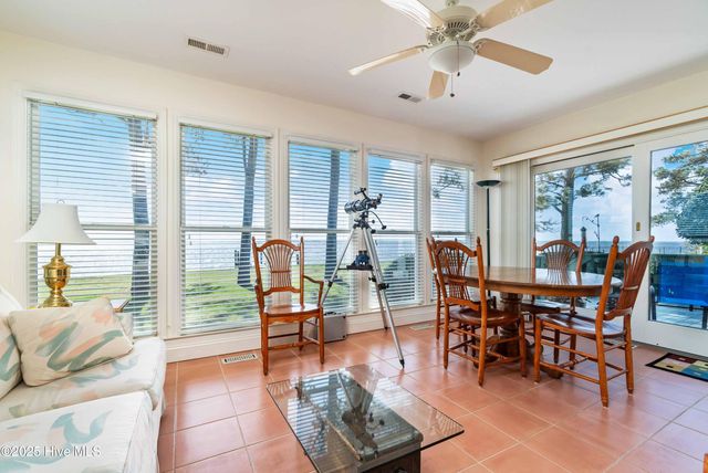 6042 Dolphin Road, Oriental, NC 28571