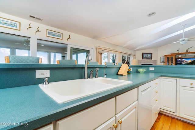 6042 Dolphin Road, Oriental, NC 28571