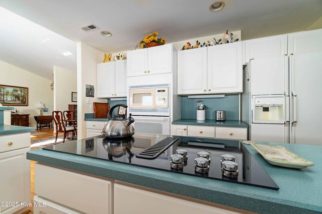 6042 Dolphin Road, Oriental, NC 28571