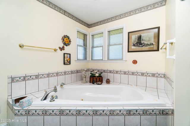 6042 Dolphin Road, Oriental, NC 28571