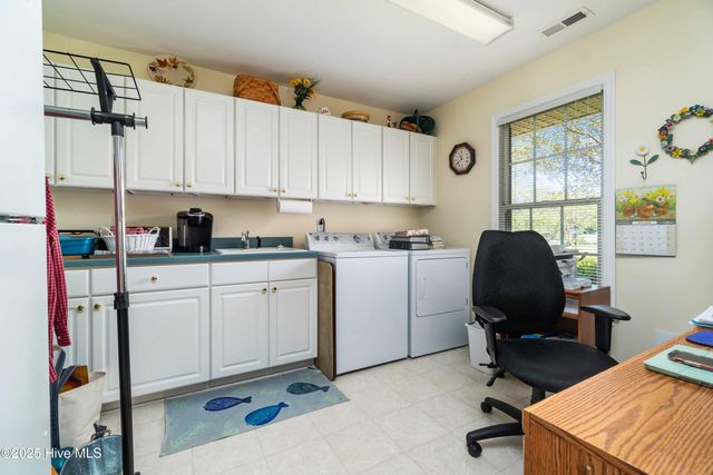 6042 Dolphin Road, Oriental, NC 28571