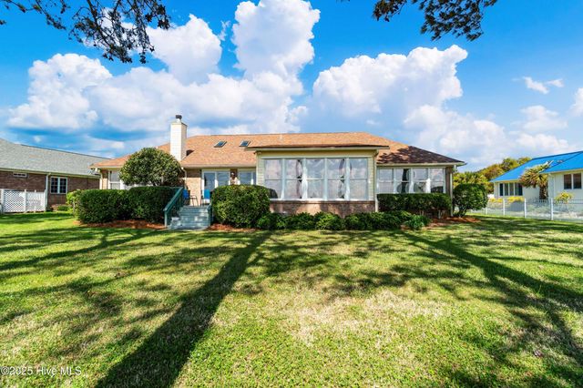 6042 Dolphin Road, Oriental, NC 28571