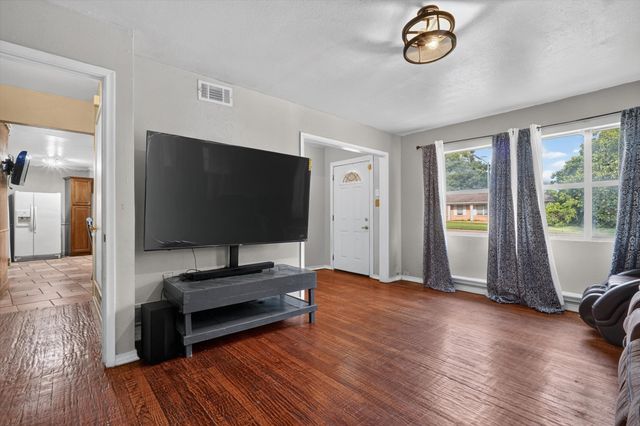 1029 S Bryan Street, Mesquite, TX 75149