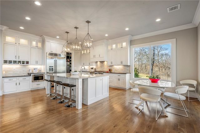 11412 Ridgewood Lane, Bentonville, AR 72712