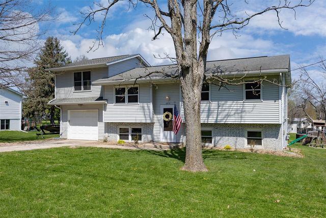 3272 Coral Ave NE, Solon, IA 52333