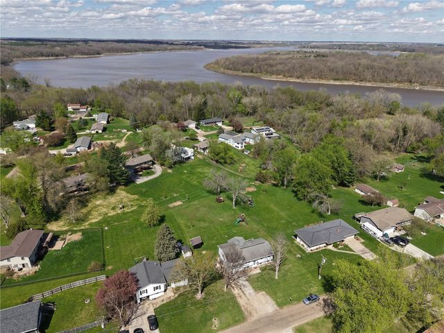 3272 Coral Ave NE, Solon, IA 52333