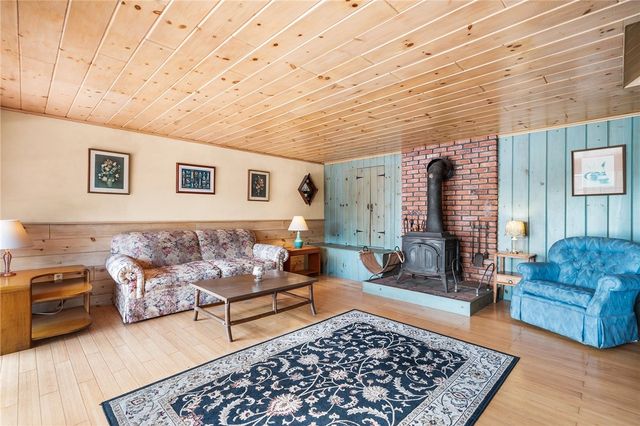 316 Court House Lane, Burrillville, RI 02859