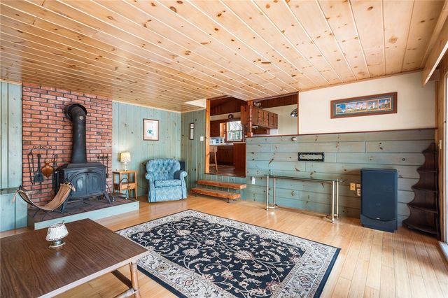 316 Court House Lane, Burrillville, RI 02859