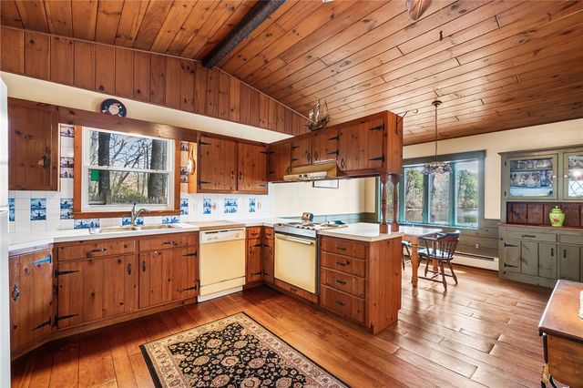 316 Court House Lane, Burrillville, RI 02859