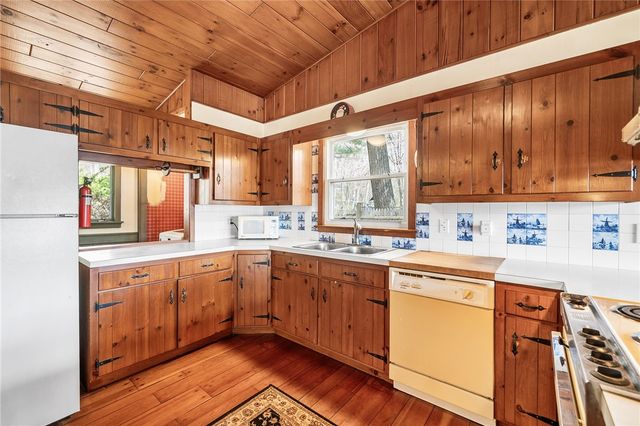 316 Court House Lane, Burrillville, RI 02859