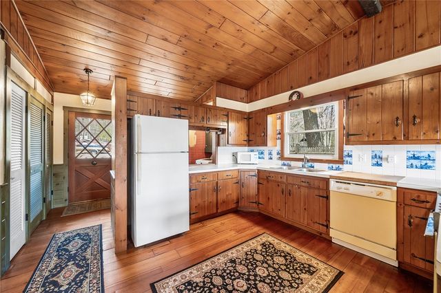 316 Court House Lane, Burrillville, RI 02859