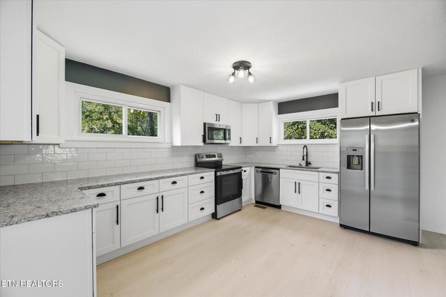 532 Scandlyn Hollow Rd, Oliver Springs, TN 37840