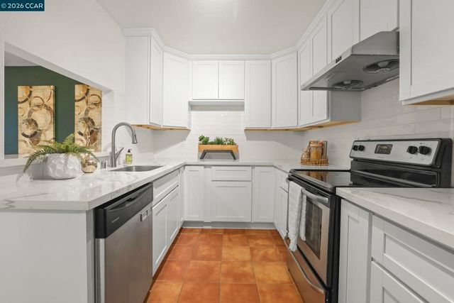 322 322 Hanover Ave 107, Oakland, CA 94606