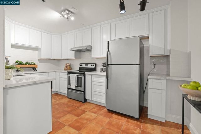 322 322 Hanover Ave 107, Oakland, CA 94606