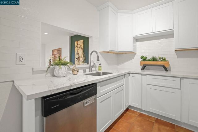 322 322 Hanover Ave 107, Oakland, CA 94606