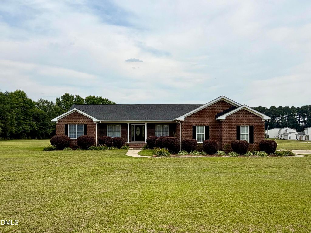800 Carolina Drive, Dunn, NC 28334