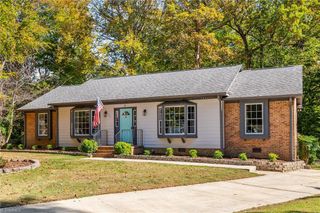 2 Saint Martin Place, Greensboro, NC 27455