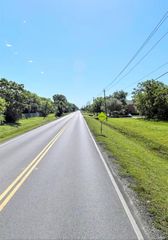 2404 E Wallisville Road, Highlands, TX 77562