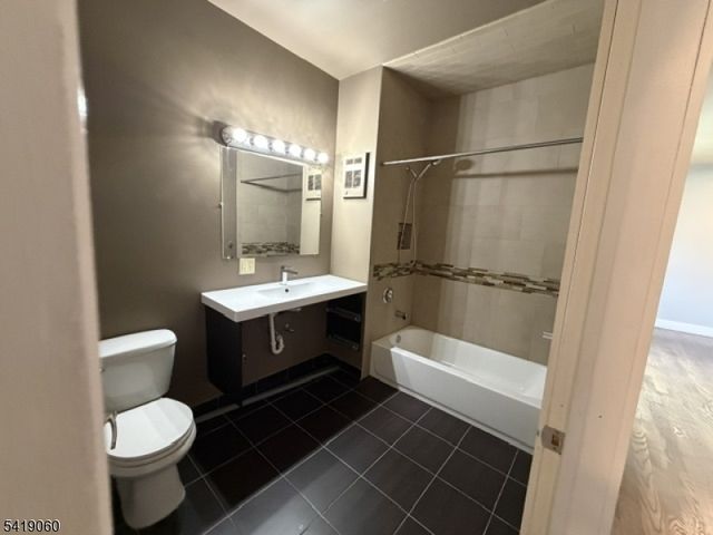 105 Broad Street, Newark City, NJ 07104