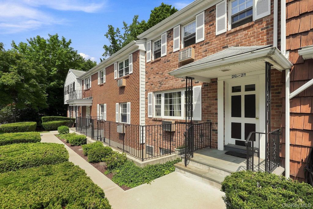 210 Woodland Hills Road 210, White Plains, NY 10603 — photo 3