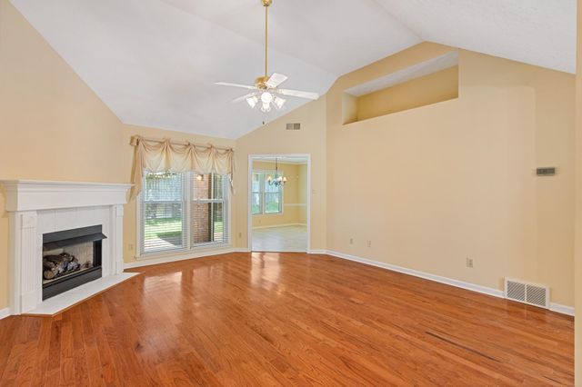 7486 APPLE YARD LN, Cordova, TN 38016