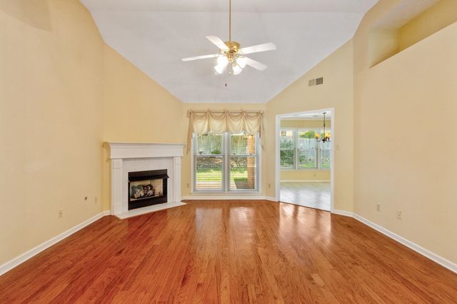 7486 APPLE YARD LN, Cordova, TN 38016